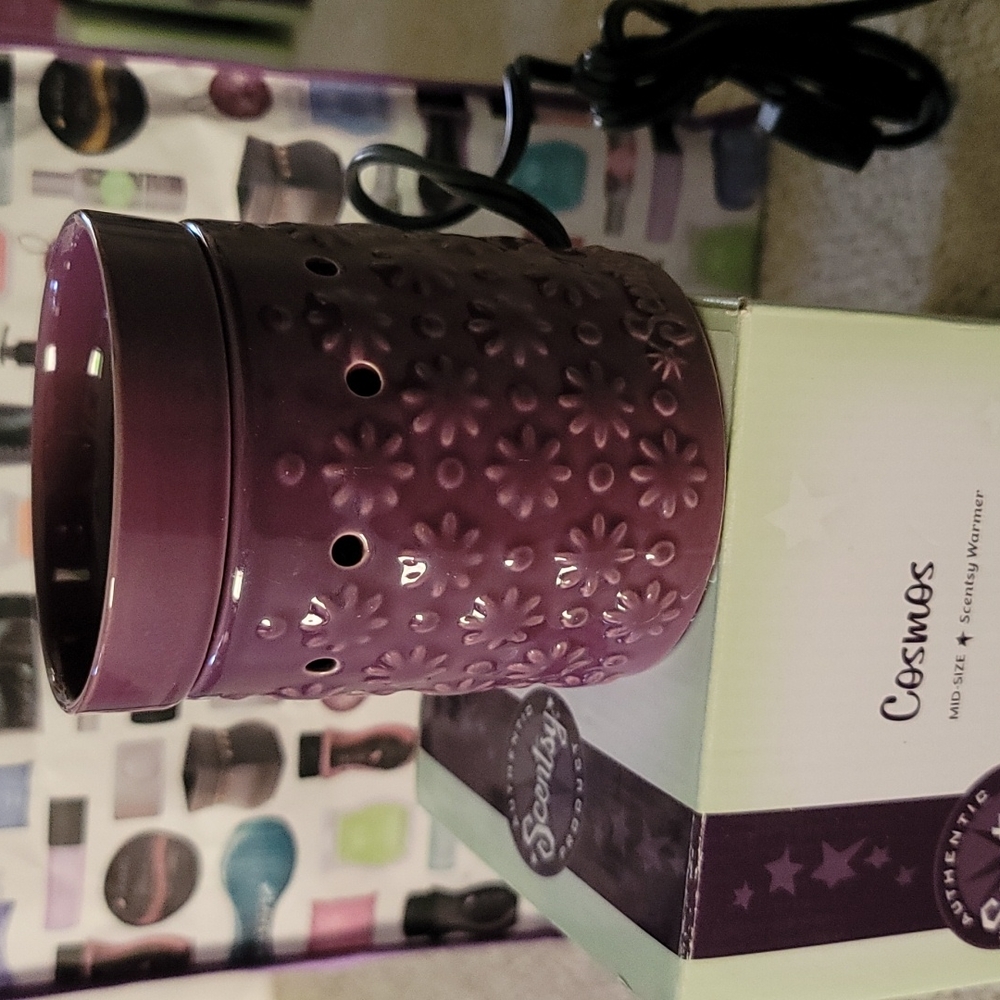 NIB Scentsy Cosmos warmer